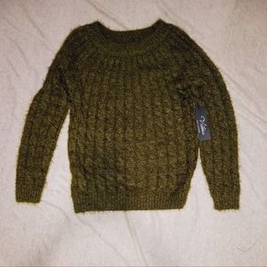 VICTORIA COLLECTION Fuzzy Sweater